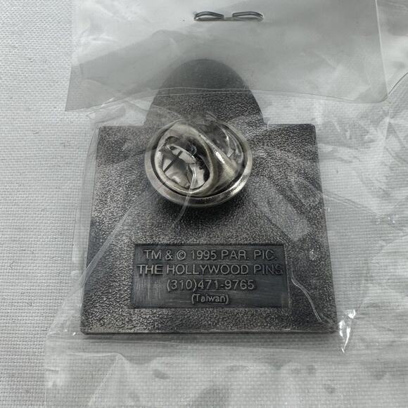 Star Trek 30 Years Anniversary Pin Badge Collectible Hollywood Pins - Picture 2 of 5